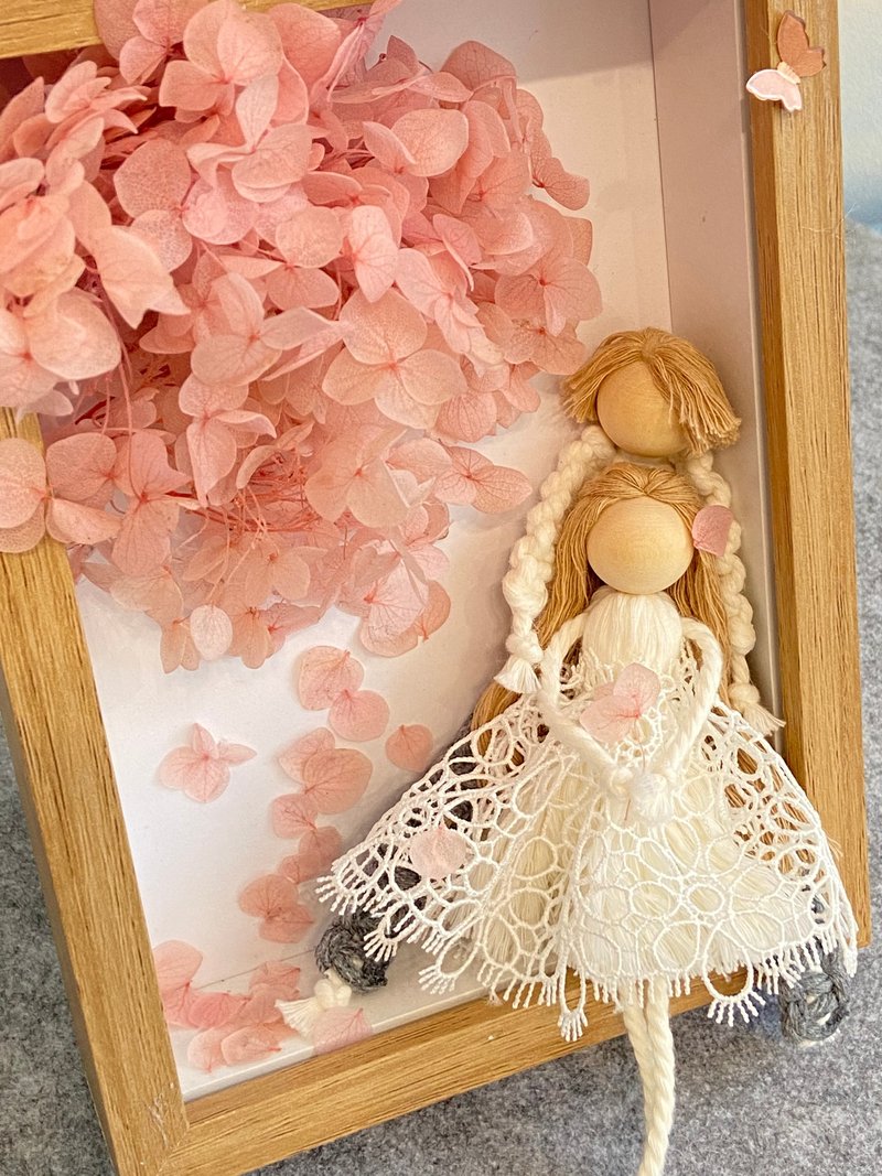 Macrame French Braided Angel Ornament-Lovers Series (Photo Frame) - ของวางตกแต่ง - ผ้าฝ้าย/ผ้าลินิน สึชมพู