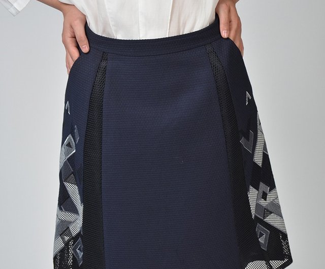 Knee-length skirt with geometric embroidery