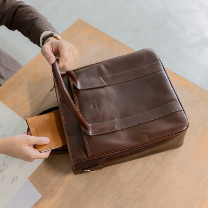 Reversible Vegetable Tanned Leather Straight Tote Dark Coffee - กระเป๋าแมสเซนเจอร์ - หนังแท้ สีนำ้ตาล