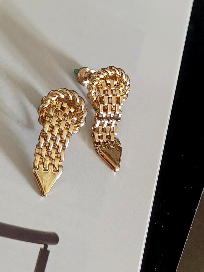 vintage jewelry  典雅小金錶鍊 夾式耳環 - 耳環/耳夾/耳骨夾 - 其他金屬 
