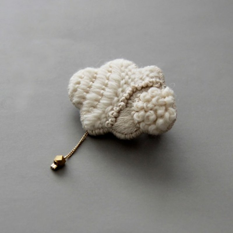 sheep cloud no.65 - Brooches - Cotton & Hemp 