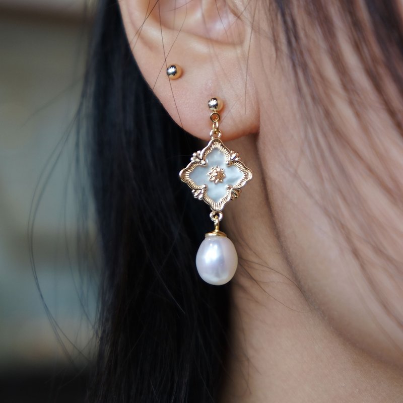 菱形花邊貝母 淡水珍珠耳環/耳夾  ALYSSA & JAMES - 耳環/耳夾 - 珍珠 白色