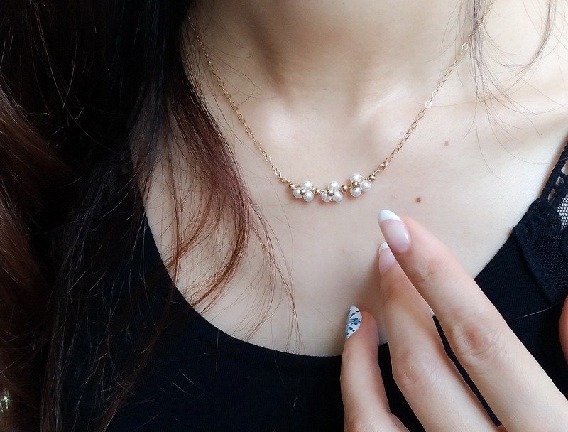 寶石 項鍊 白色 - 綻放的Swarovski 珍珠項鍊, / Blooms Swarovski pearl necklace