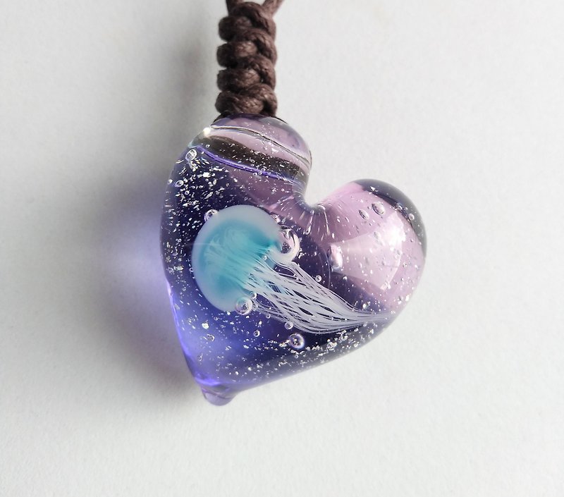 Jellyfish in heart - Necklaces - Glass Multicolor