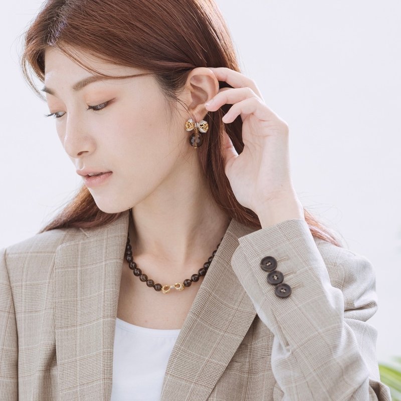 Brown crystal elegant debut series bow earrings - ต่างหู - เงินแท้ สีทอง