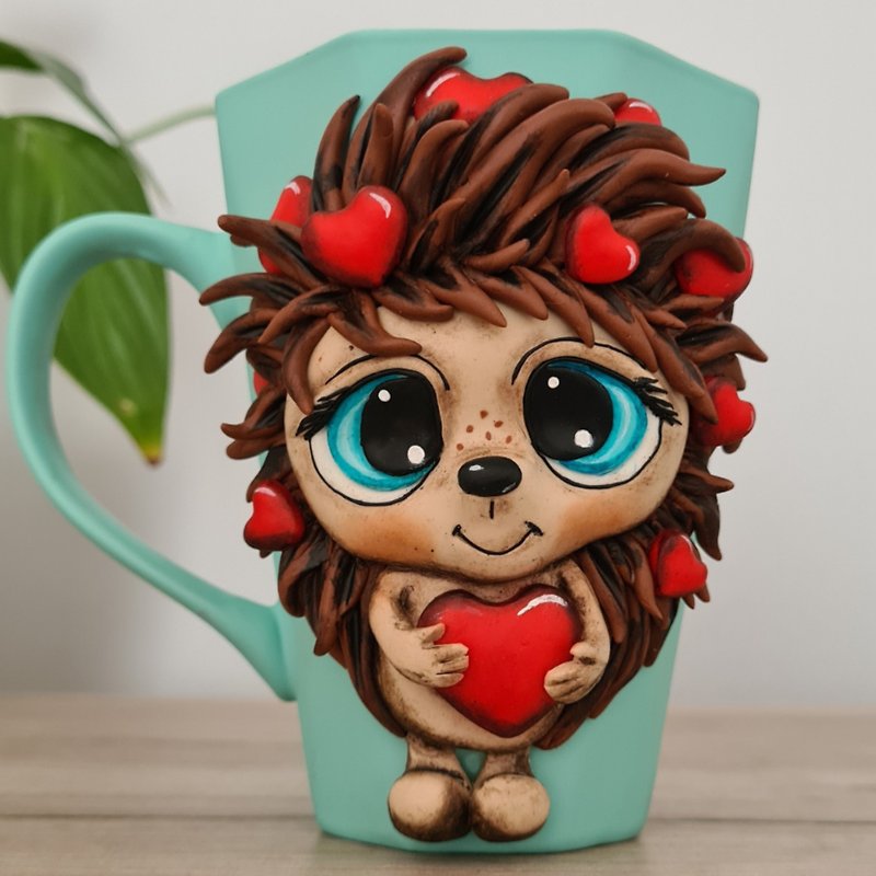 Valentine's Day Hedgehog With Hearts Decorated On Handmade Coffee or Tea Mug - แก้วมัค/แก้วกาแฟ - ดินเหนียว สีนำ้ตาล