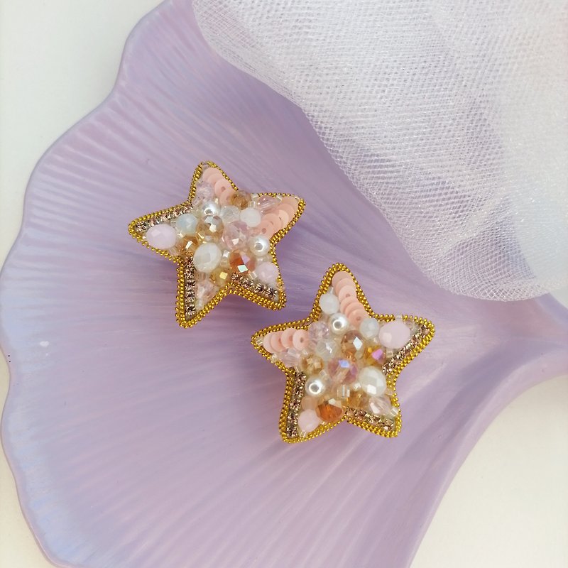 Star earrings, Pink earrings, Tiny star earrings, Gold earrings, Star jewelry - 耳環/耳夾 - 其他材質 粉紅色