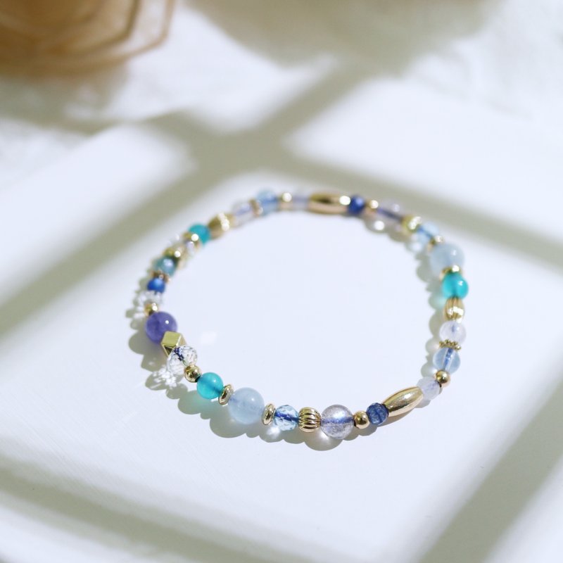 Natural Stone Series Ginseng Sea Sapphire Stone Stone Moonstone Kyanite Stone Stone Bracelet - สร้อยข้อมือ - คริสตัล สีน้ำเงิน