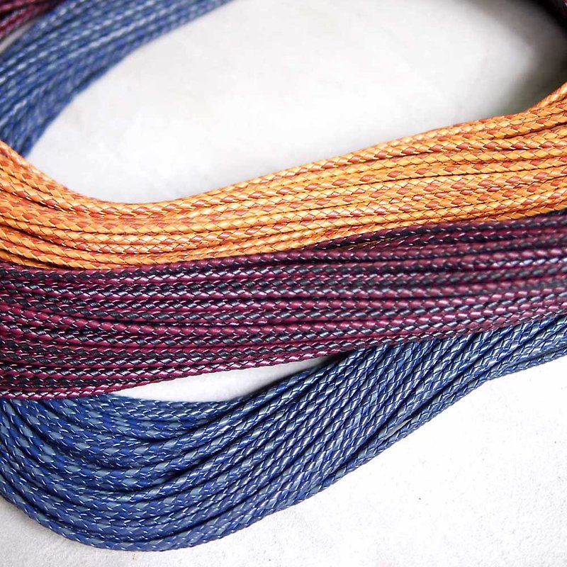 日本製牛革2色編み革ロープ/ネックロープ/ハンドリングロープ直径3.5〜3.8mm長さ1000mm