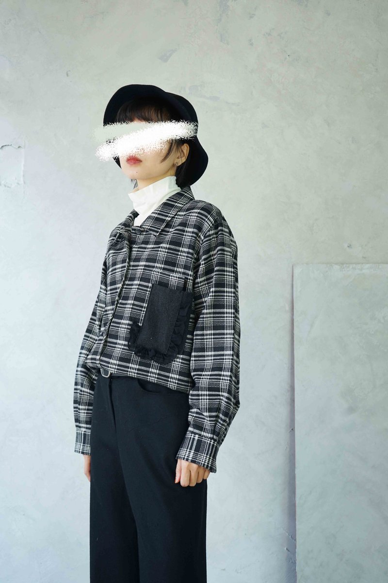 Treasure Hunt Vintage - Loose Fit Unisex Shirt with Patchwork Pockets in Black & Grey Plaid Wool - เสื้อเชิ้ตผู้หญิง - ขนแกะ สีดำ