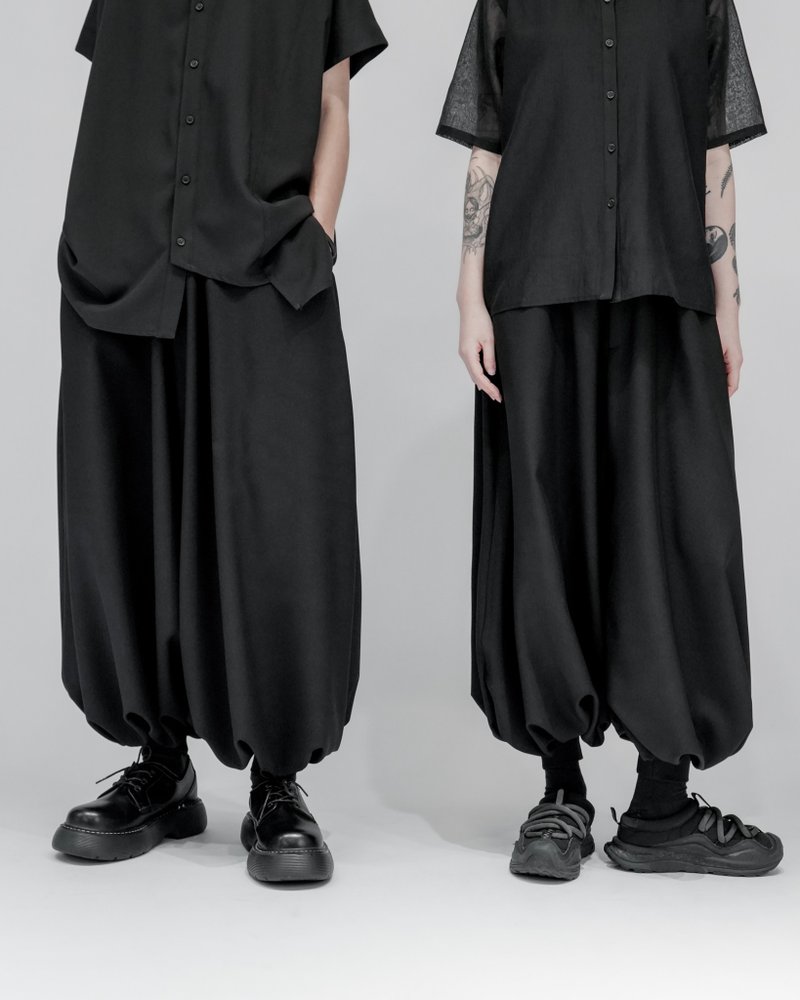 MUKK DESIGN 打褶縮口低襠寬褲 - 男長褲/休閒褲 - 聚酯纖維 黑色