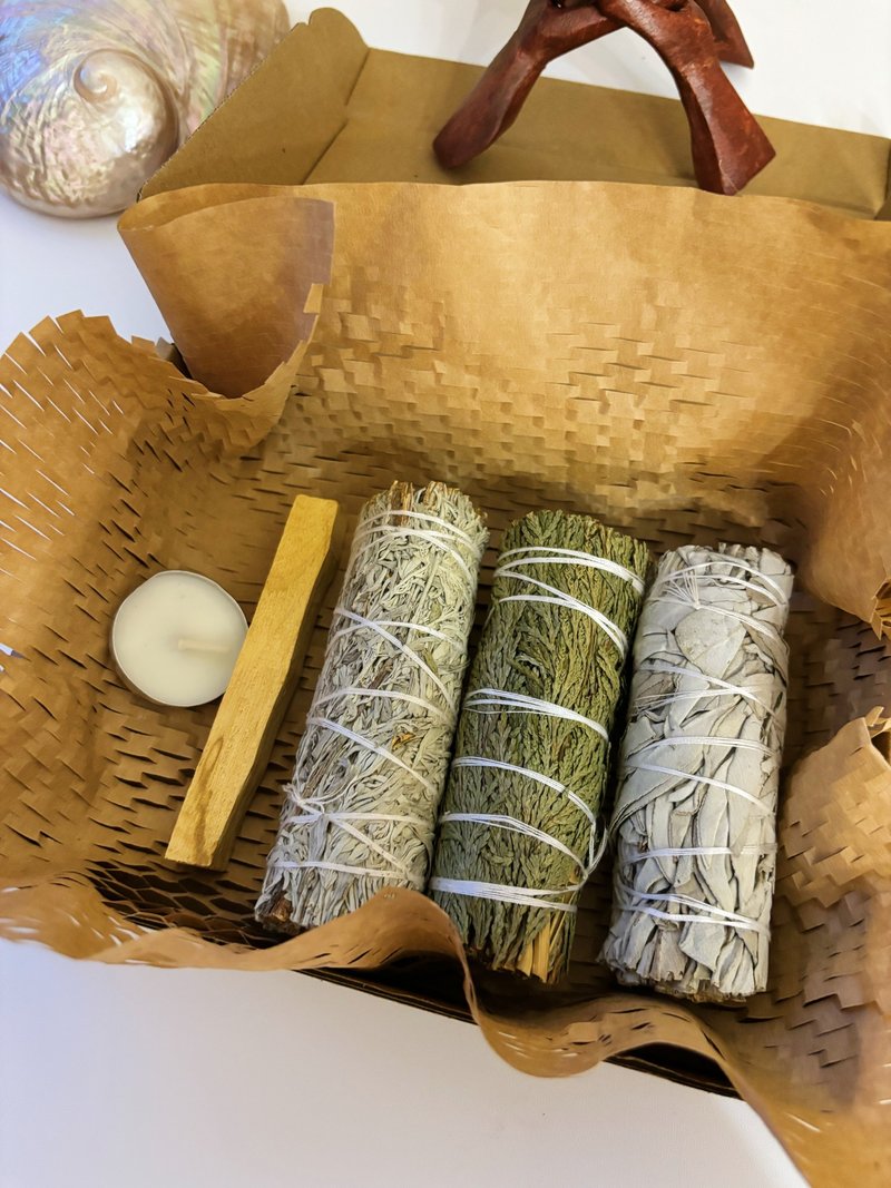 Natural plant grass stick set white sage cedar grass blue sage Peruvian sacred wood plant healing gift box - Fragrances - Plants & Flowers Brown