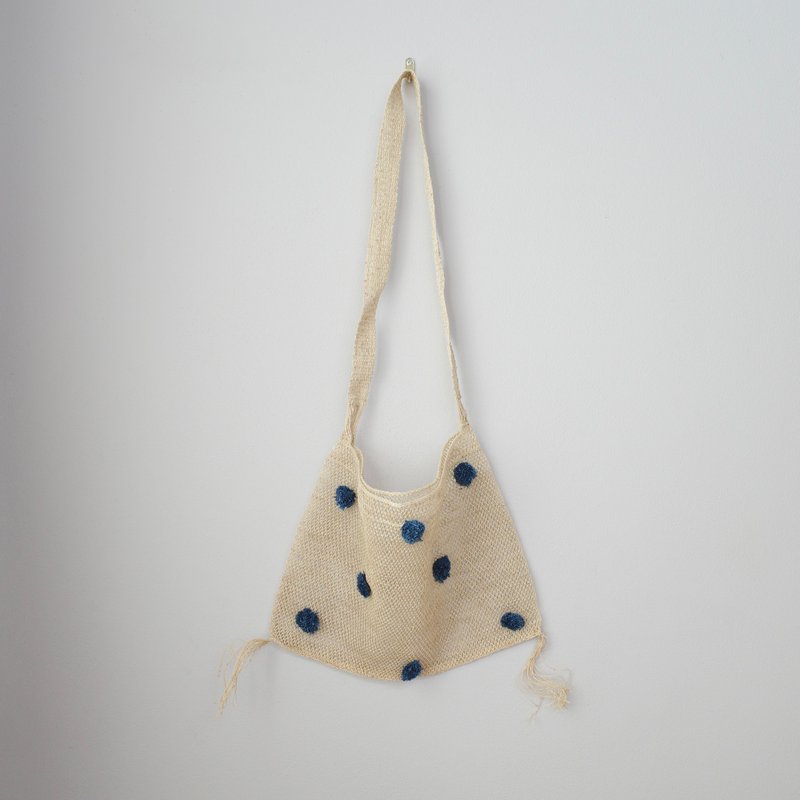 indigo pompom cross bag / handmade from jungle vine - 手提包/手提袋 - 植物．花 咖啡色