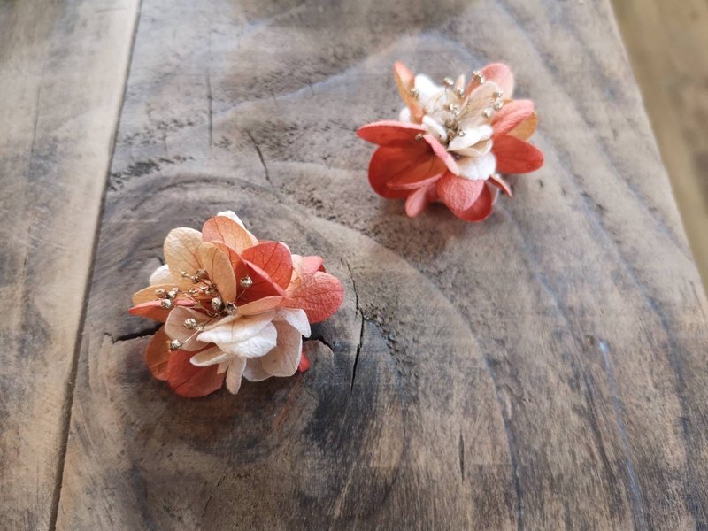 Flower Clip-On / baked apples / metal allergy support - ต่างหู - พืช/ดอกไม้ สีแดง