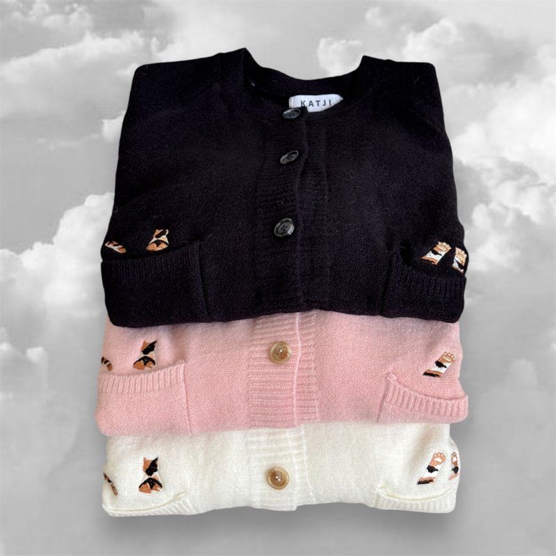 Cardigan with pockets (Black) : Cat - สเวตเตอร์ผู้หญิง - เส้นใยสังเคราะห์ สีดำ