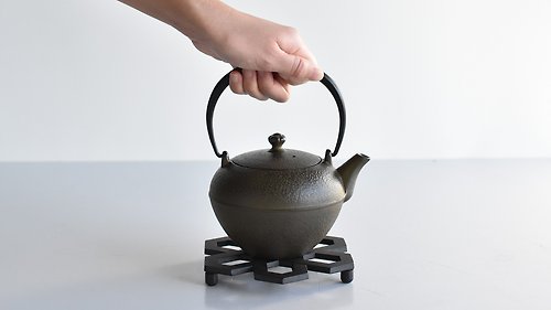 OIGEN 及源鑄造 鑄鐵茶壺【小雪】(茶壺+瓶敷)