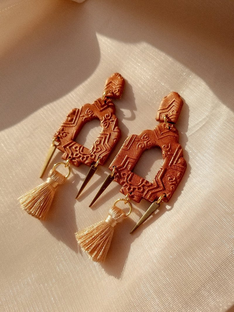 原創手作 Ocean On The Moon - 復古紋流蘇軟陶耳環/耳夾 - 耳環/耳夾/耳骨夾 - 陶 咖啡色