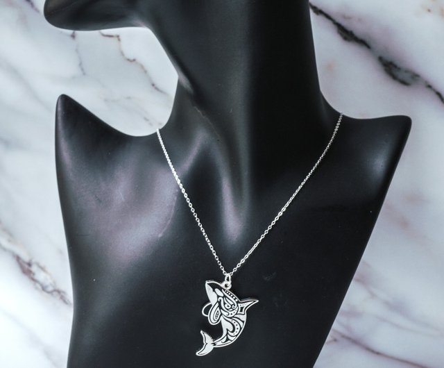 トライバル スイミング シャチ（キラーホエール）ペンダントネックレス