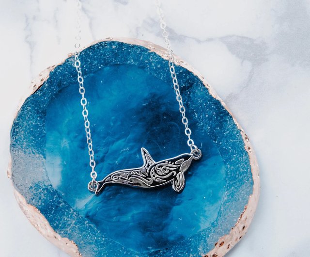 トライバル スイミング シャチ（キラーホエール）ペンダントネックレス
