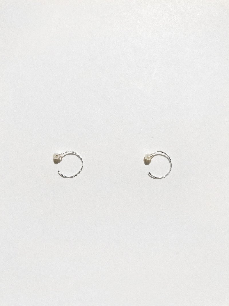 Petite Pearl Hoop Earring 迷你珍珠單圈 - 耳環/耳夾/耳骨夾 - 珍珠 白色
