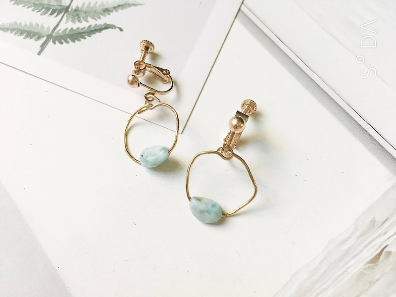 La Lima not round small round earrings natural stone - ต่างหู - คริสตัล สีน้ำเงิน