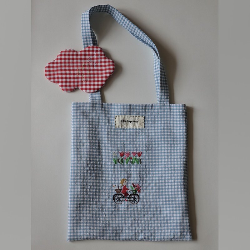 garden sets| Blue grid embroidery handmade tote bag handmade cloth bag - กระเป๋าแมสเซนเจอร์ - ผ้าฝ้าย/ผ้าลินิน สีน้ำเงิน