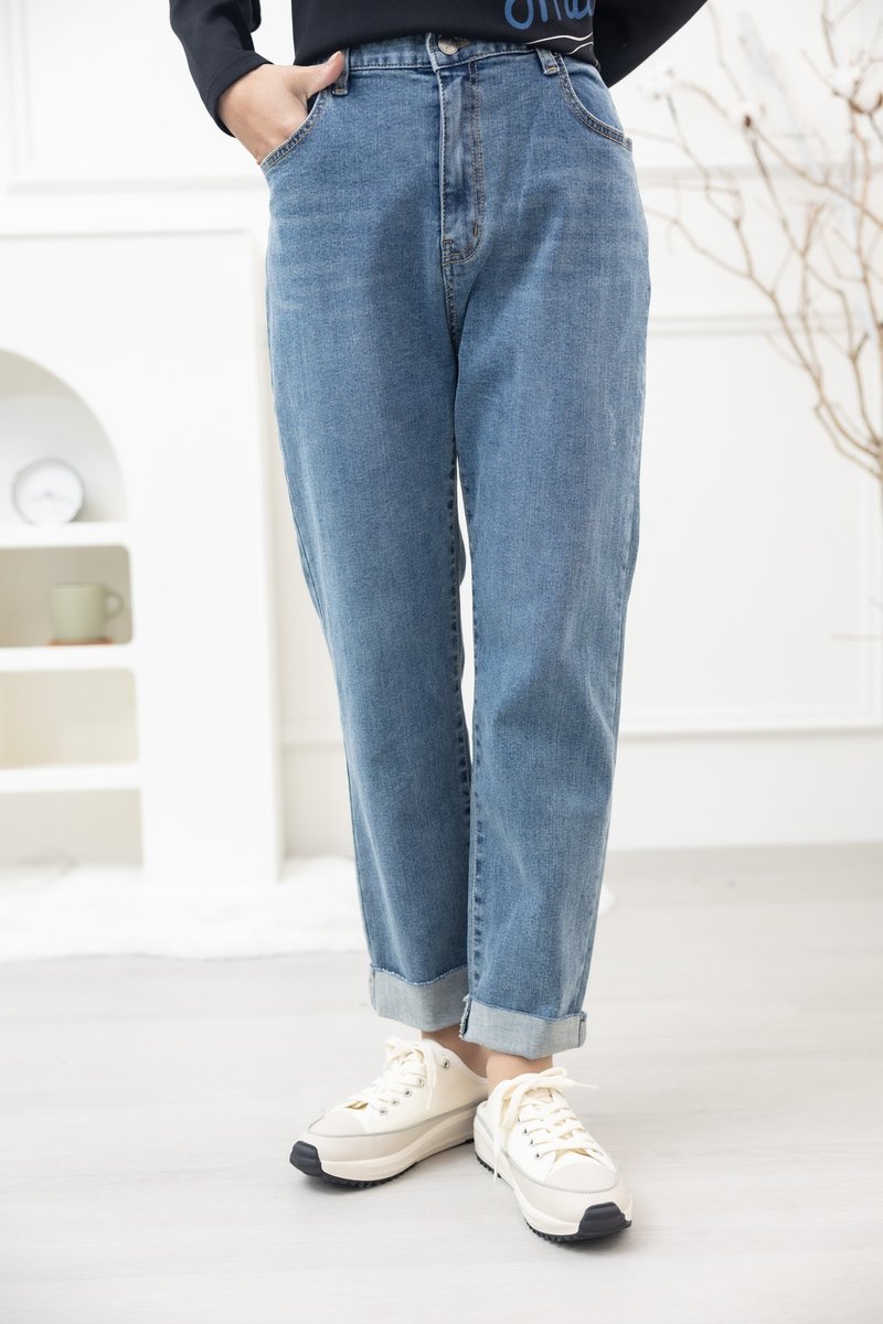 Slightly torn hems turn-back jeans light blue - Women's Pants - Other Materials Blue