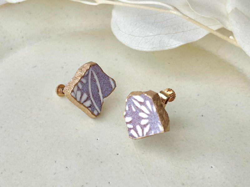 京焼　金継ぎ　ネジバネ式イヤリング　紫　花柄　 伝統工芸　No.267 - 耳環/耳夾/耳骨夾 - 陶 紫色
