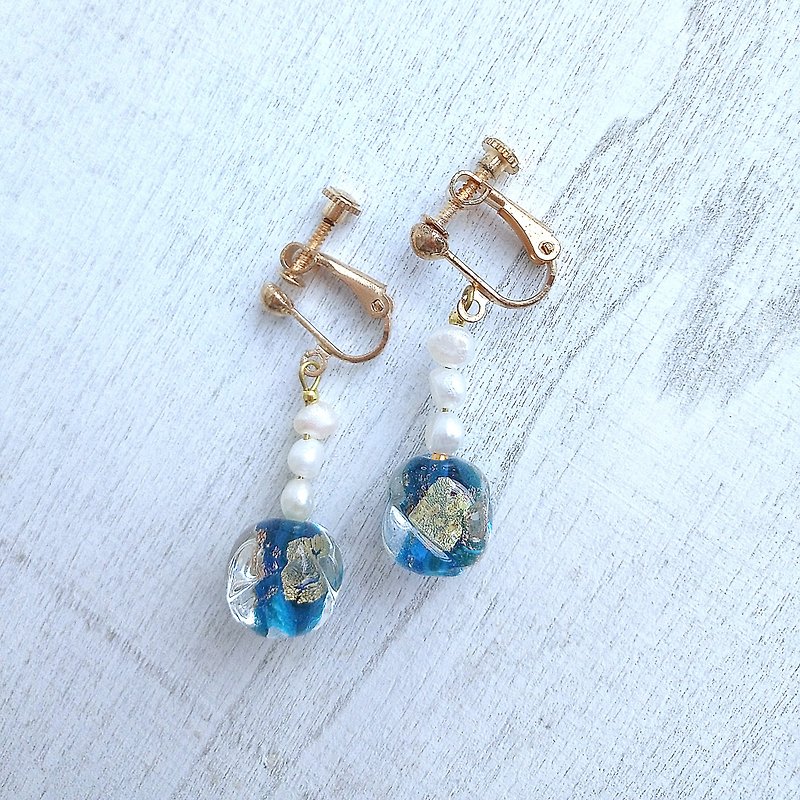 Aiyana 魔幻系列 藍色 金箔琉璃珠 天然珍珠 耳環 - 耳針/耳夾