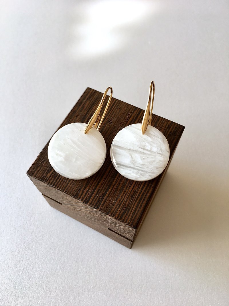 Scolecite Hook-earring - Earrings & Clip-ons - Stone White
