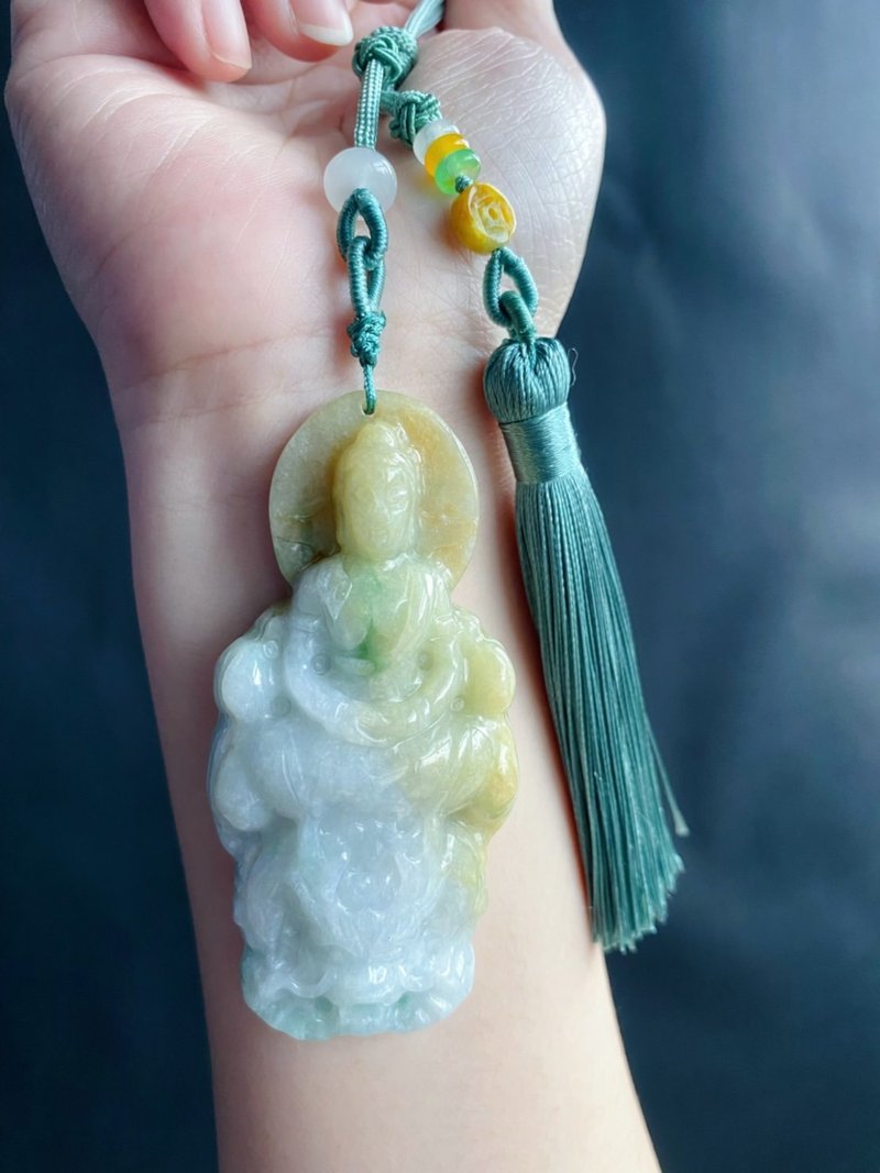 【售出】老料翡翠 黃加綠飄陽綠 觀音 菩薩 禮物 玉墜 車掛 包掛 - 吊飾/掛飾 - 玉石 綠色