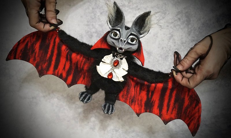 In stock! Count Dracula bat Vampire.OOAK  handmade doll.蝙蝠 コウモリ ヴァンパイア-ドール 吸血鬼娃娃 - ตุ๊กตา - วัสดุอื่นๆ สีเทา
