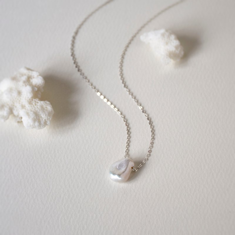 Handmade Simple Freshwater Pearl Pendant with 925 silver Necklace - Necklaces - Pearl White