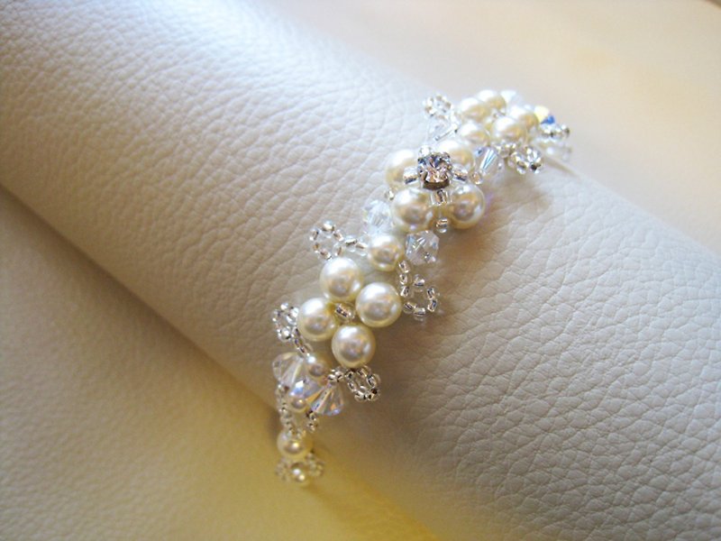 Silky Pearl &amp; Swarovski Crystal Bracelet / JAB : Cream