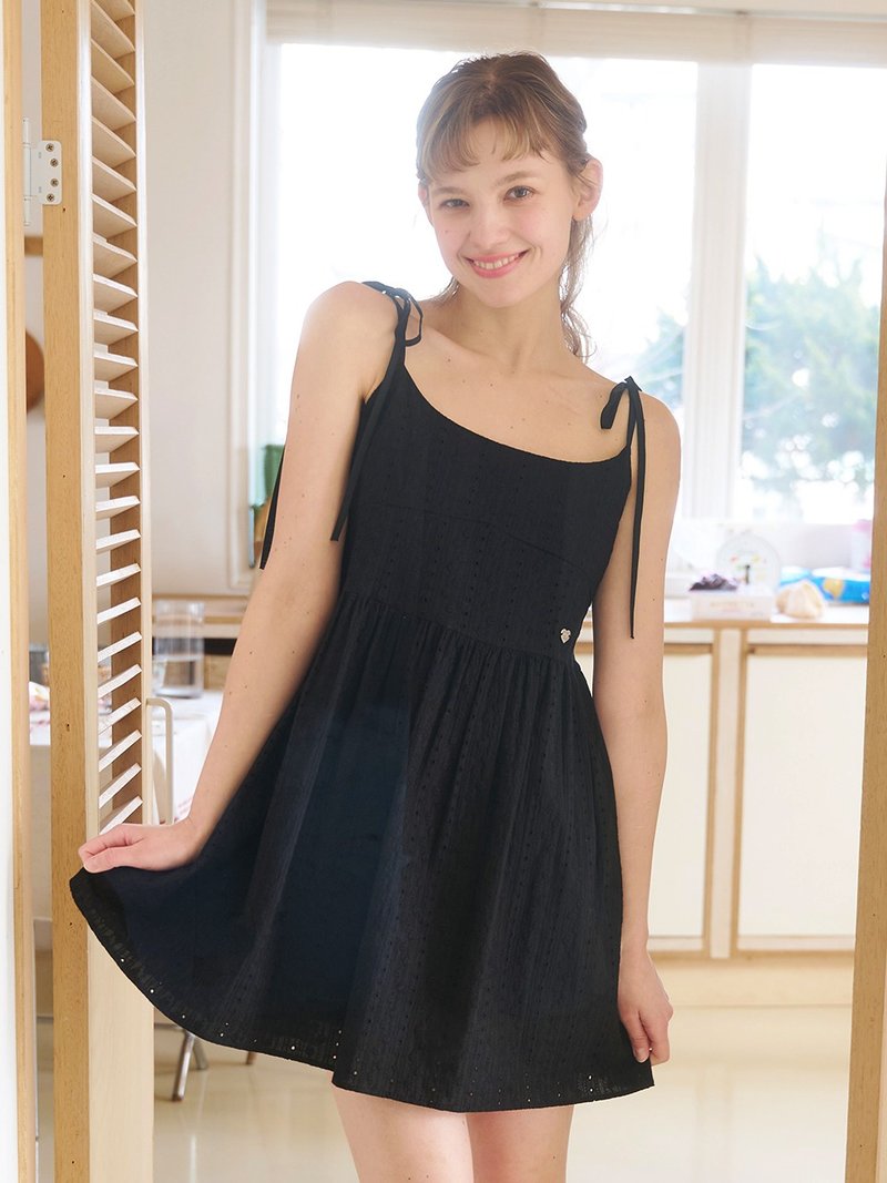 Flower punching dress_Black - 洋裝/連身裙 - 棉．麻 黑色