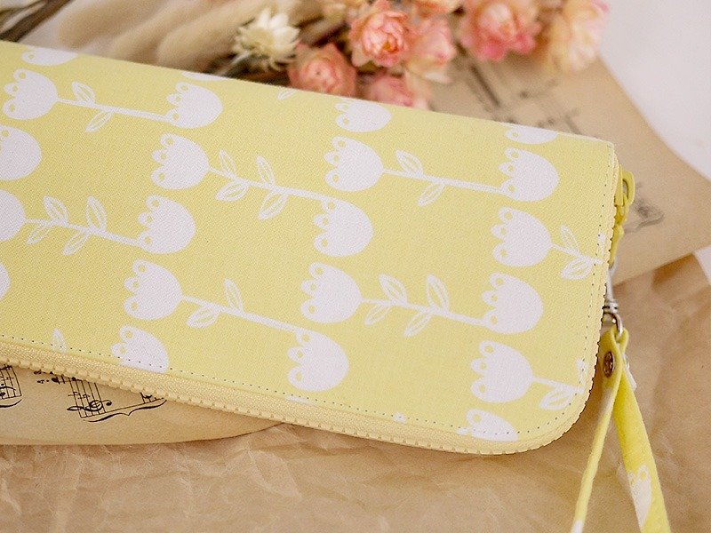 【Mother's Day】. flowers. Yellow in early summer. Cloth long wallet/wallet/wallet/coin purse - กระเป๋าสตางค์ - ผ้าฝ้าย/ผ้าลินิน สีเหลือง