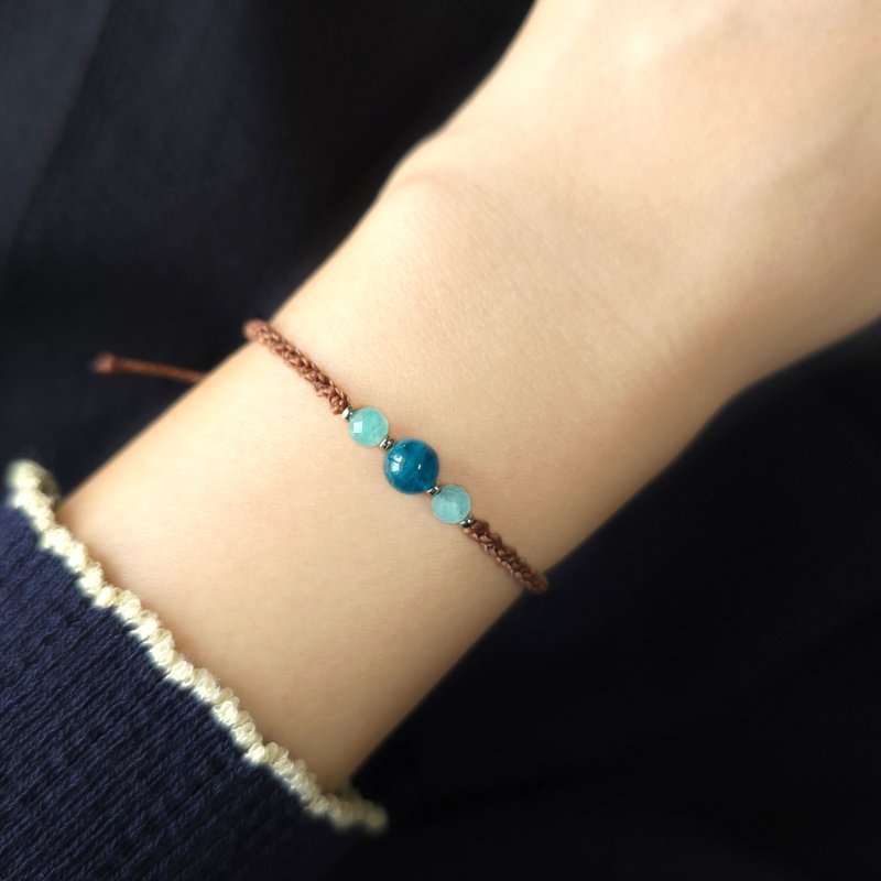 Apatite Amazonite gemstone macrame knot bracelet - 手鍊/手環 - 蠟 多色