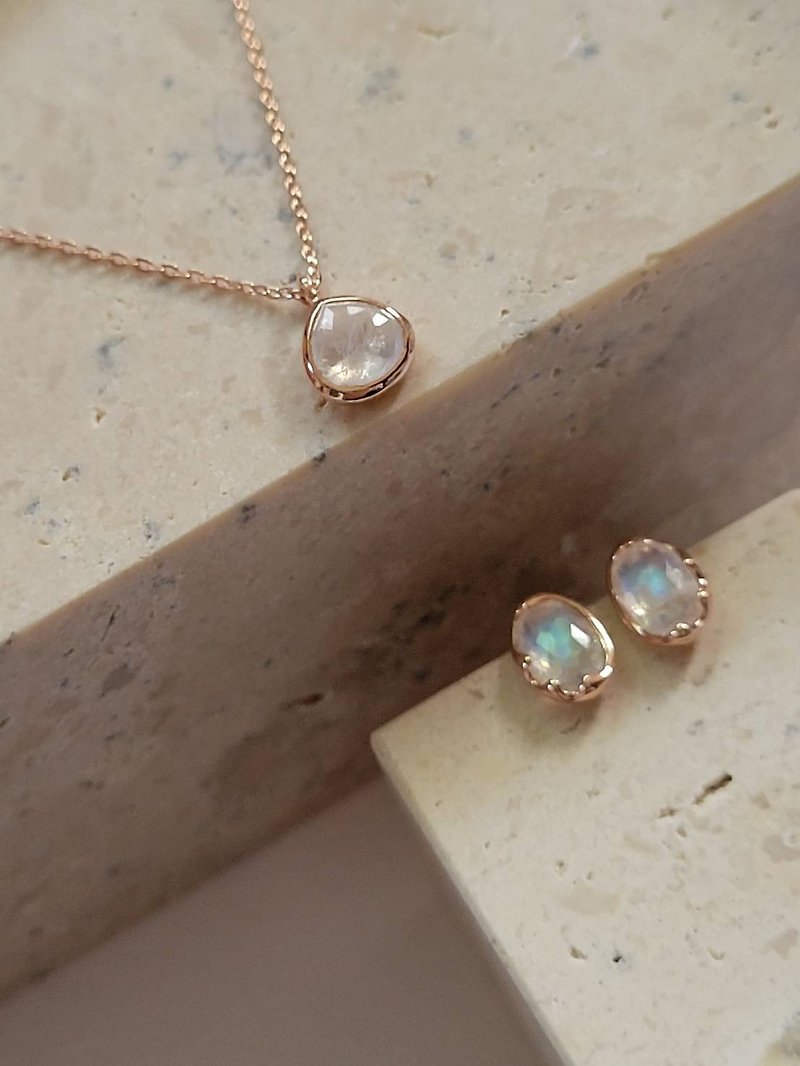 Moonstone gift box set/sterling silver earrings/necklace/moonstone crystal - สร้อยคอ - คริสตัล สีใส