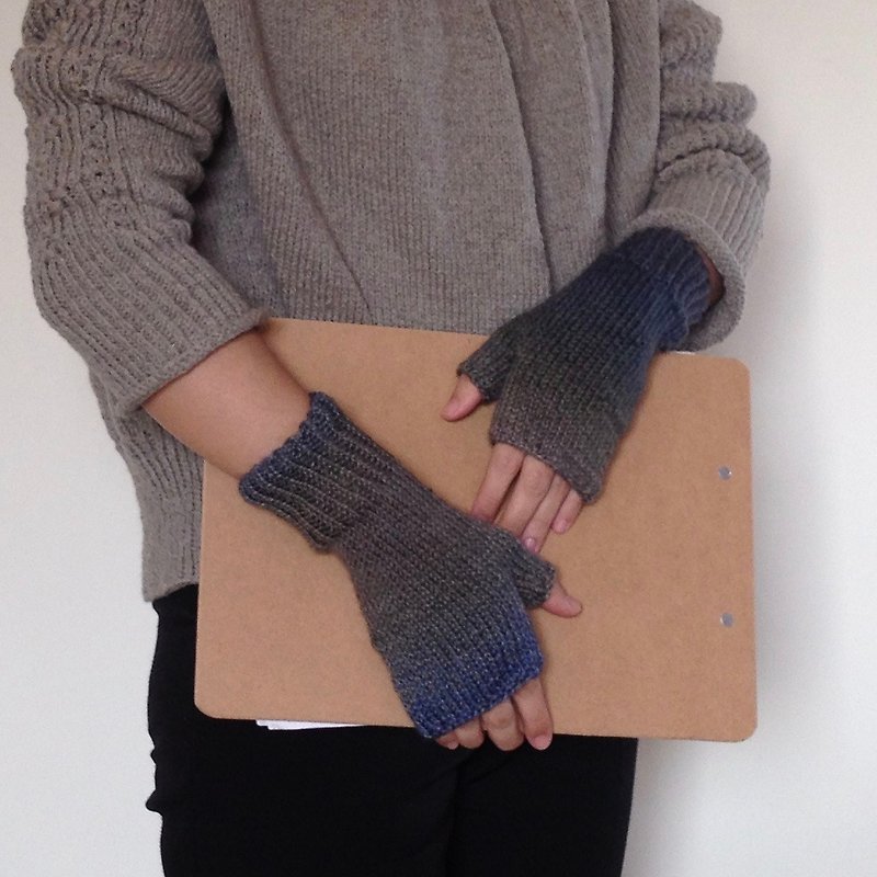 Xiao fabric - hand-woven woolen mittens gradients - Ink - Gloves & Mittens - Wool Blue