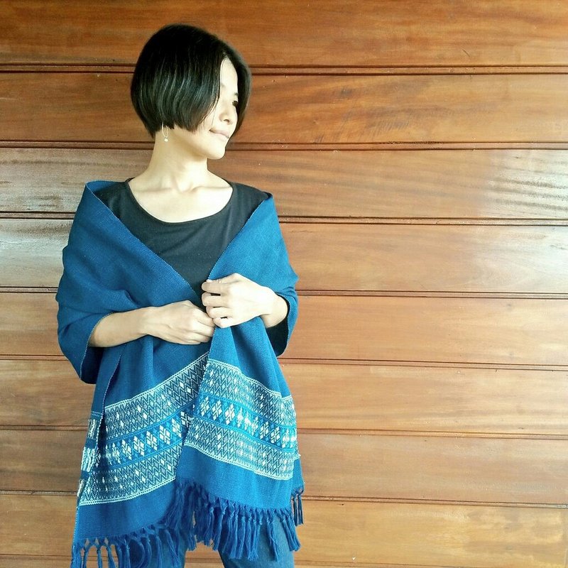 タイの手織りショール/ 1点もの one-of-a-kind/カレン族/ 藍 ネイビー/ 草木染め/ コットン - 圍巾/披肩 - 棉．麻 藍色