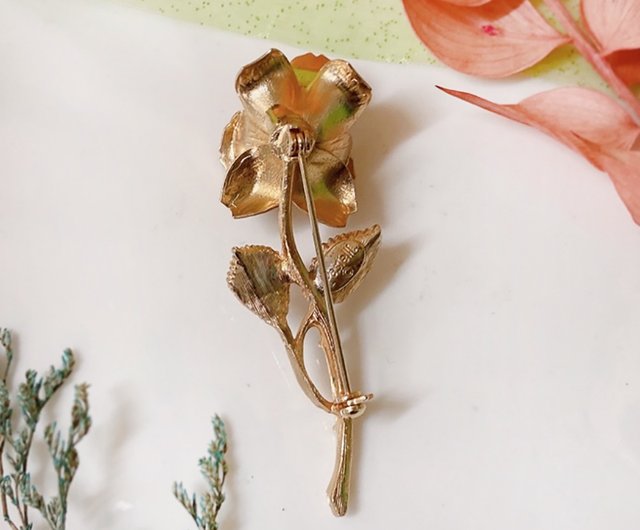 Western Antique Jewelry] Hand-sculpted three-dimensional rose