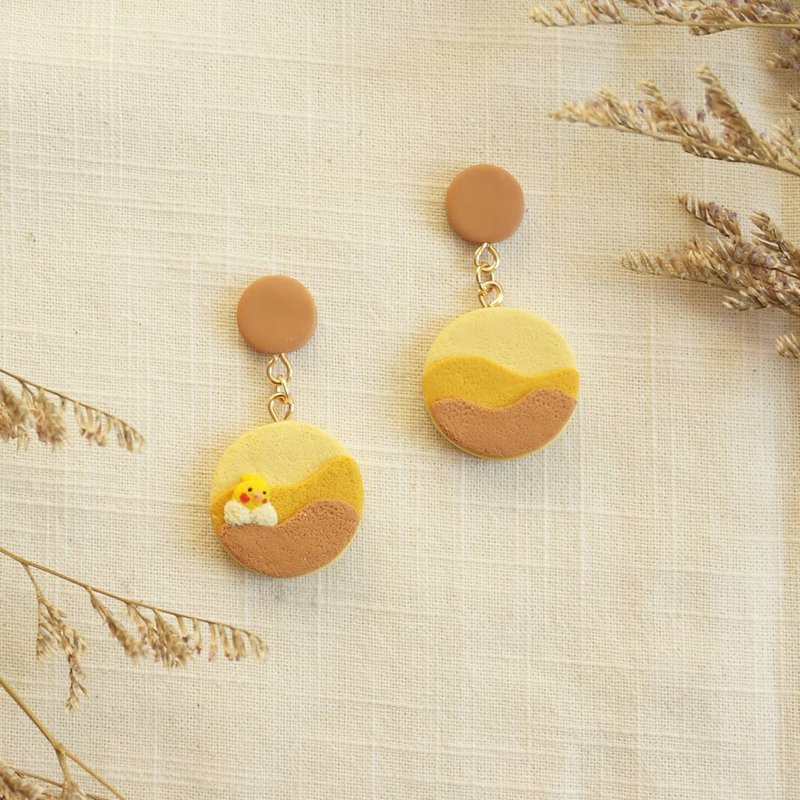 [Mountains and rivers] Cockatiel bird earrings parrot earrings soft clay earrings/ Clip-On - ต่างหู - ดินเหนียว สีเหลือง