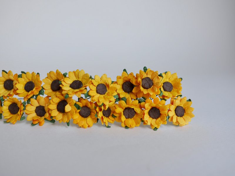 Paper Flower, 50 pieces DIY small daisy flower size 2.00 cm., yellow color - Other - Paper Yellow