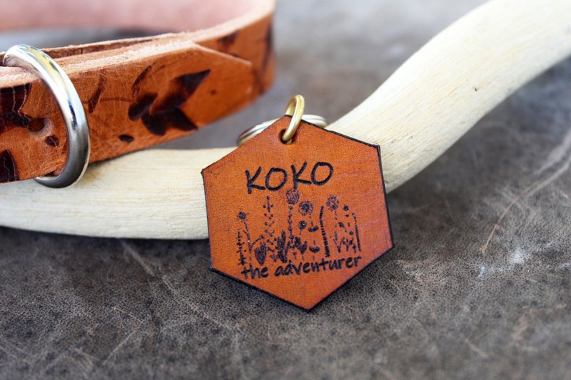 Personalized Leather Dog Tag ID, Hand Painted Laser Engraved Silent Pet ID Tag - อื่นๆ - หนังแท้ สีนำ้ตาล