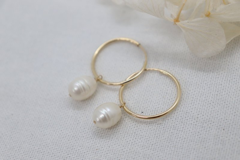 14K Gold Filled Hoop Freshwater Pearl Dangle Earrings, 14KGF Gold Jewellery - 耳環/耳夾/耳骨夾 - 珍珠 