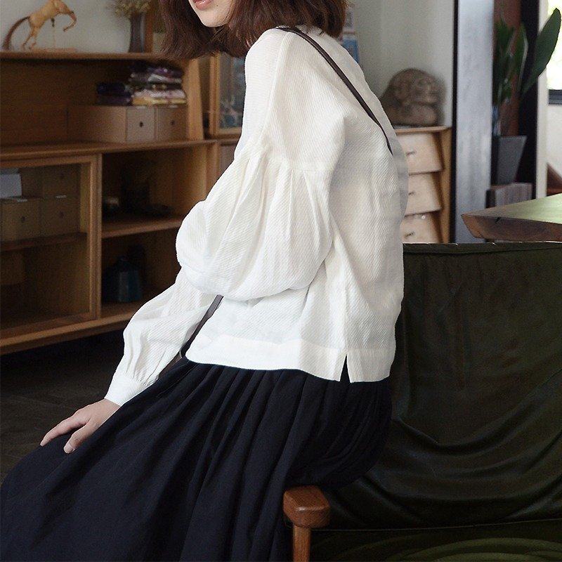 復古燈籠袖圓領亞麻白襯衣|襯衣|簡約|日本亞麻|獨立品牌|Sora-39 - 女襯衫 - 棉．麻 白色