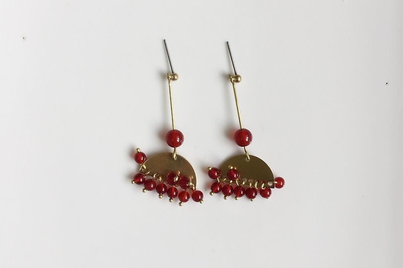 【6折絕版出清品】紅石榴 黃銅紅瑪瑙造型耳環 - 耳環/耳夾 - 其他金屬 紅色