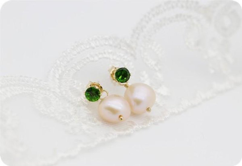 Diopside and Poppy Pearl Back Catch Earrings June Birthstone - ต่างหู - เครื่องเพชรพลอย สีเขียว