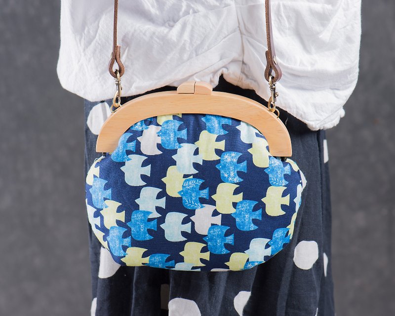 [Blue bird migration] retro wooden mouth gold bag - small section #随包包#古着#本店经典 - Messenger Bags & Sling Bags - Cotton & Hemp Blue
