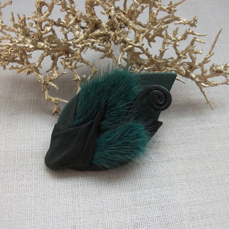 Small green twig brooch made of genuine leather - Brooches - Genuine Leather Green